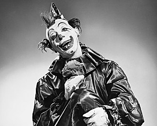 女超人麦乐迪叫什么名字：霓虹魅影中的极速真名，街头传说与机械师的双面人生