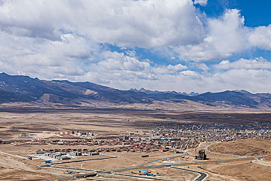 国产乱伦小视频：竞速新作引发热议，以家族之名演绎本土汽车工业崛起之路