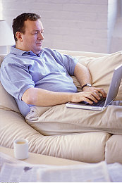 黄色操逼软件下载：极速光影，征服赛道王座的终极驾驶艺术-2