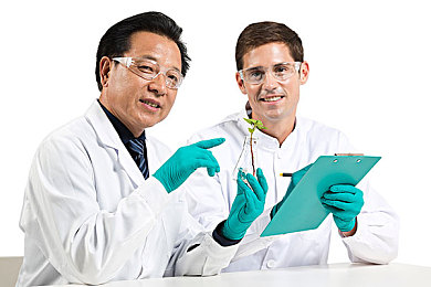 李梓熙香港摄影师合作作品：极限竞速地平线全新港风视觉，霓虹雨夜赛道驰骋光影艺术