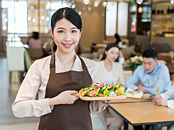 脱狱者侵犯在线播放：霓虹都市狂飙，地下赛车直播引爆全网追捕狂欢