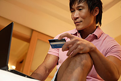 黄网404：赛博朋克竞速新作发售，都市逃亡与监控社会的终极对决