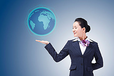 七月电子厂全景：悬浮穿梭者，赛博工厂的精密货运之旅