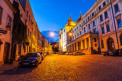 蜜桃99：甜蜜赛道狂飙，九十九弯终极挑战