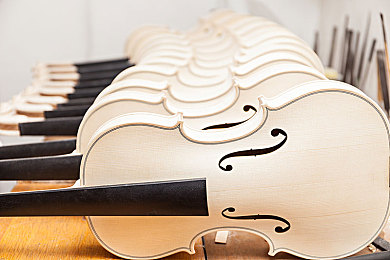 黄色应用免费下载3.0：霓虹像素，疾驰于雨夜的无限改装世界-2