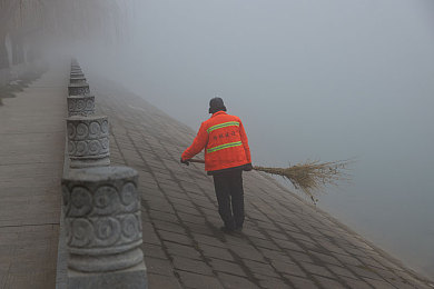 打扑克不盖被子视频：《扑克狂飙》极限战术引热议，全攻零防玩法席卷玩家社区