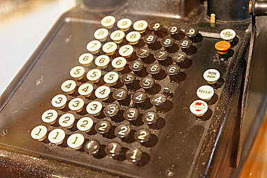 通信奶牛娘贝尔：当牧场经营邂逅星际信号，一段AI记忆的温情复苏之旅