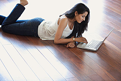 91Av女神小林杏：虚拟偶像与街头竞速，双重成长之旅开启