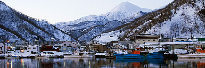 huola福利导航：光轨幻境，极速穿梭于霓虹都市的虚拟飞驰之旅-3