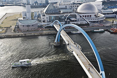 男生和女生日批软件：双擎竞速今日上线全新协同挑战，男女车手搭档制胜攻略揭秘-2