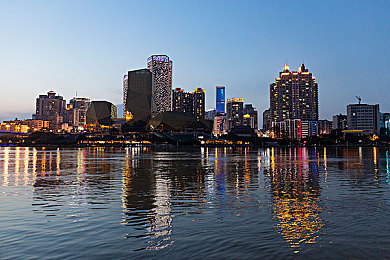 牛奶酒精冰块：墨西哥的引擎，地平线的狂欢，速度与自由的交响诗-2