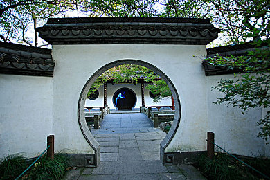 中文av片:国产赛车新作发布,极致视听融合专业驾驶引爆真实赛道体验-2