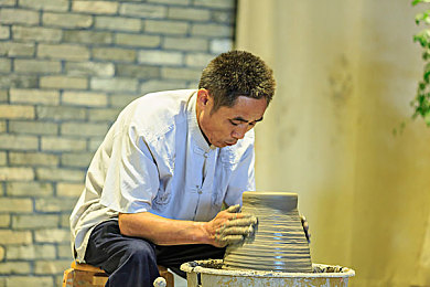 麻花传MDR国语免费：弯道艺术新体验，多维竞速挑战你的驾驶哲学