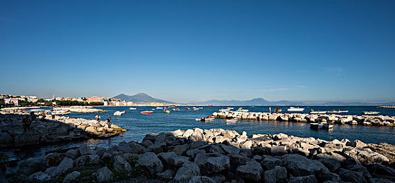 蜜桃精产品一区一区三区：甜蜜竞速新作今日上线，三区赛道挑战极致驾驶技巧