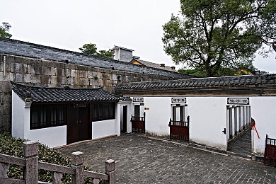 东京热app免费版下载：夜幕追逐，霓虹都市极速狂飙之旅-2