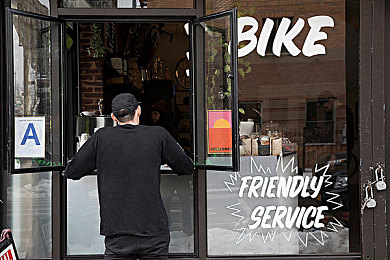 黄色软件网站下载3.0.5免费华为版大全装扮2025下载：街头定制王全新版本上线，深度改装系统打造个性化梦想座驾-2