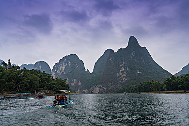 男生操女生免费软件：极速挑战，免费体验赛道女王完整竞速对决