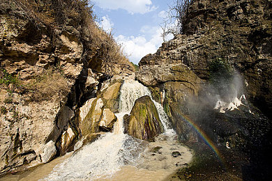 中韩三级：竞速新纪，东方美学与未来科技的极速交响诗-3