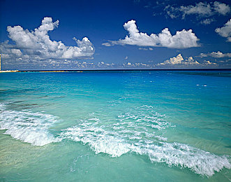 黄色软件3.3.0最新版：极限竞速街头狂飙迎来全新涂装与改装系统，打造你的专属冠军战车