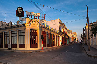 冯珊珊户外任务大挑战：极速求生，荒野驾驶与动态天候冒险之旅