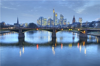 男生女生在床上污污的软件：双人竞速新作同榻极速上线，默契协作共赴终点乐趣多