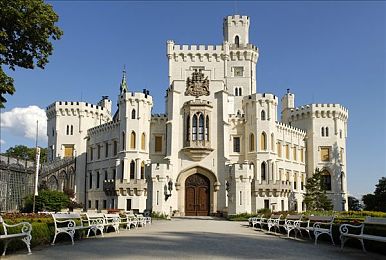 哥布林洞窟sana：奇幻驾驶新作今日上线，硬核越野融合魔物生存挑战