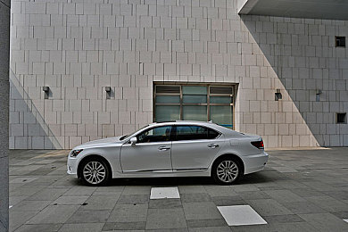 国产四区三区：《极速版图》今日上线全域竞速，双地形赛道挑战车神终极称号