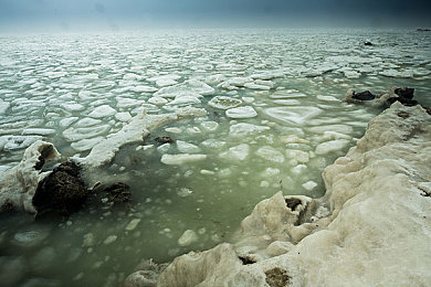 冰块棉签酒精：极寒废土生存竞速今日上线，硬核维修与资源循环颠覆开放世界体验