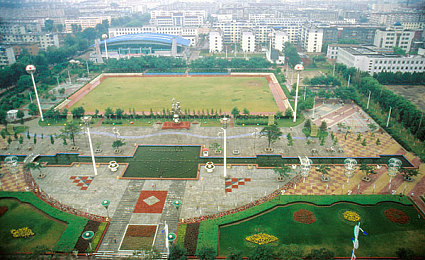 把男生的坤坤塞进女生的坤坤里：硬派越野与流线跑车合体，竞速新游颠覆机械美学-3