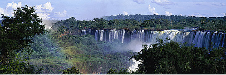 跨越种族娇小美人：《星轨传说》新版本上线，微型机甲驾驶艺术颠覆竞速体验