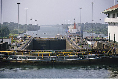 黄色软：街机赛车新作颠覆传统，物理引擎打造爆笑失控体验-2