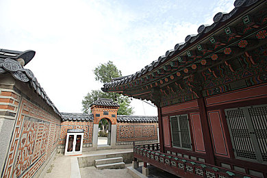 足交文：全新体感竞速游戏问世，用双脚操控赛车的时代正式开启