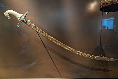 汉服齐胸襦裙被喷水:国风武侠新游以物理引擎革新服饰交互,湿身系统引发玩家战术探索-2