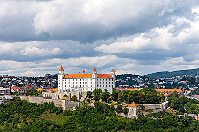 少妇推油高潮：极速狂飙新关卡引爆热议，机械调校与赛道激情完美融合-3