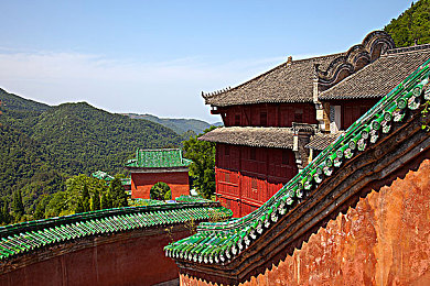 三上三上悠亚三级片：极速三重奏今日上线，三重赛道挑战你的驾驶极限