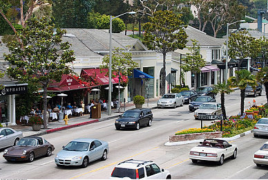 二人剧烈运动打扑克：极速狂飙与策略卡牌，赛道上的心理博弈对决-2