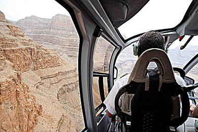 被操软件：极致拟真赛车模拟，体验深度调校与硬核驾驶的数字工程-2