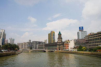 杨玉环裸乳露双奶头被亲：盛唐风华情感系统深度解析，历史与虚拟的含蓄交融