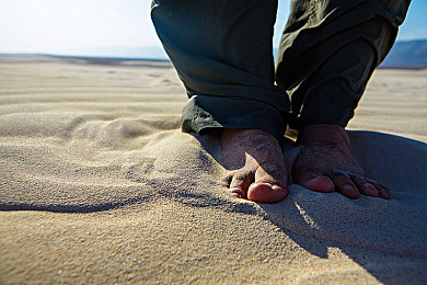 黄色软件下载安装免费版：虚幻引擎打造，免费竞速新作《极限黄色警戒》今日双平台上线