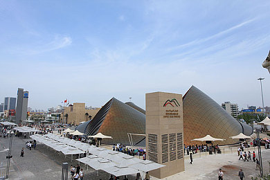 新金艳花瓶1996版原唱是谁：经典赛车游戏隐藏旋律揭秘，作曲家未命名曲目引发玩家多年追寻