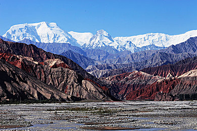 明星ai换脸：虚拟偶像赛车游戏发布，沉浸式竞速体验引发伦理讨论