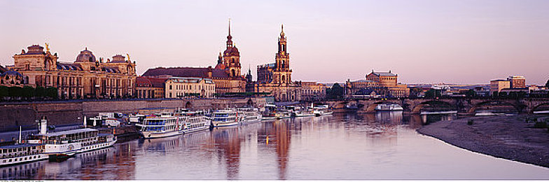 男人桶女人的软件：街头争霸战术革新，性别专属车辆界限打破，动态平衡引领公平竞速-3