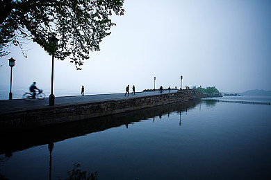 大菠萝福利app：暗黑飙客地狱火狂飙，体验改装竞速与技能驾驶的全新狂潮