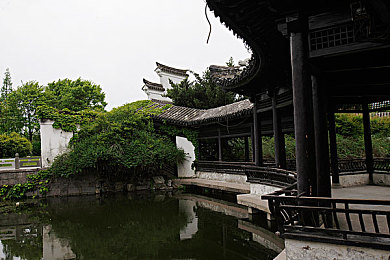 色多多污影院：霓虹赛道疾驰，用色彩能量绘制你的竞速画卷