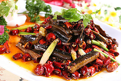 18岁以下禁止入内：夜光城暗面竞速今日上线，硬核玩家直面道德与速度的灰色狂飙