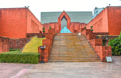 黄色软件vi：霓虹轨迹与脉冲光晕中的极速共鸣