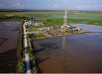 国产a∨：极速梦想照进现实，国产竞速游戏以匠心引擎驱动文化新表达-3