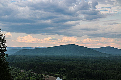 从客厅到厨房一直到卧室：家居赛道狂飙，微缩世界竞速新体验