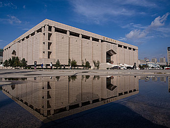 国产乱伦性爱网:国产赛车新作引热议,家族商战与极速狂飙的另类融合-2