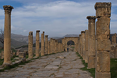 男人和女人打飞机的软件：云端极速，悬浮竞逐未来天际的飞车革命-2
